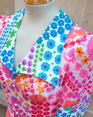 Vestido largo con estampado de flores 60s Bright Flowers Pop Art print Long Dress