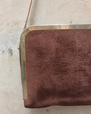 Bolso ante marrón estilo clutch 70s brown suede shoulder bag